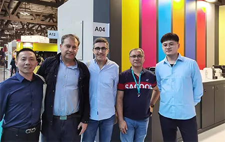 ພວກເຮົາໄດ້ໄປງານວາງສະແດງຢູ່ຕ່າງປະເທດ